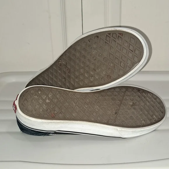 Classic Van's tennis skate shoes - size 6 youth - black and white - Picture 5 of 8